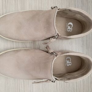 Gianni Bini taupe sneaker bootie.